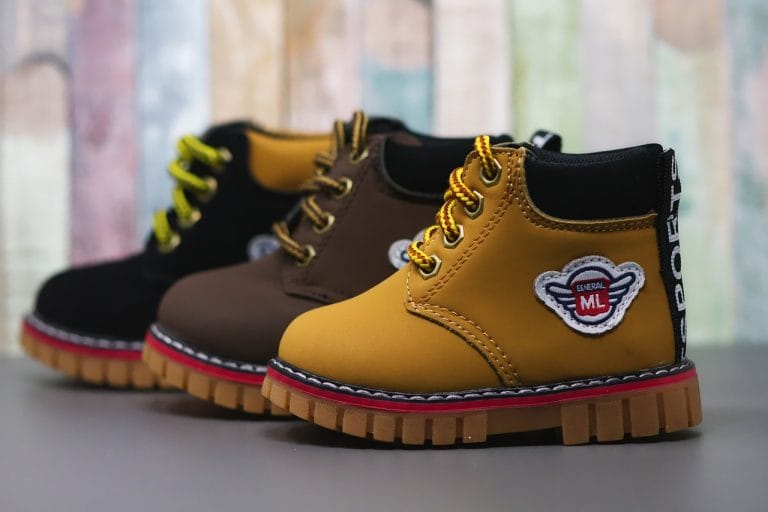 Jakie buty były modne na balach w XIX wieku?