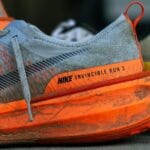 Zużyte buty do biegania Nike Invincible Run 3 z przetartą podeszwą